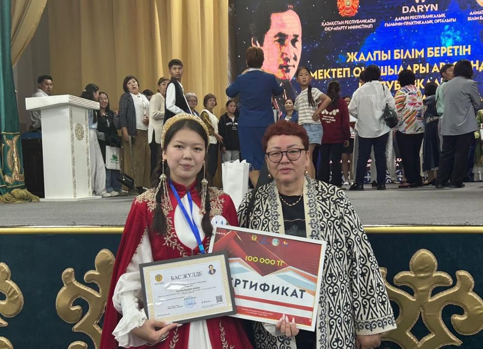 Qaraǵandylyq oqýshylar Qarasazdan oljaly oraldy