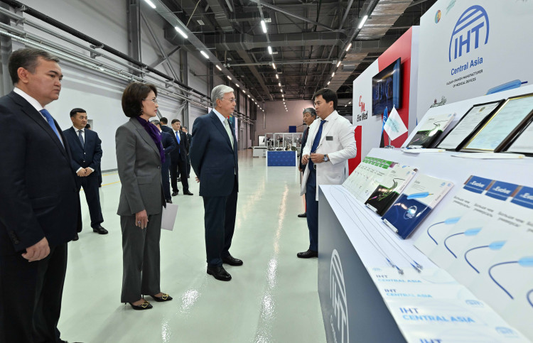 Prezıdent medısınalyq kórmeni tamashalady