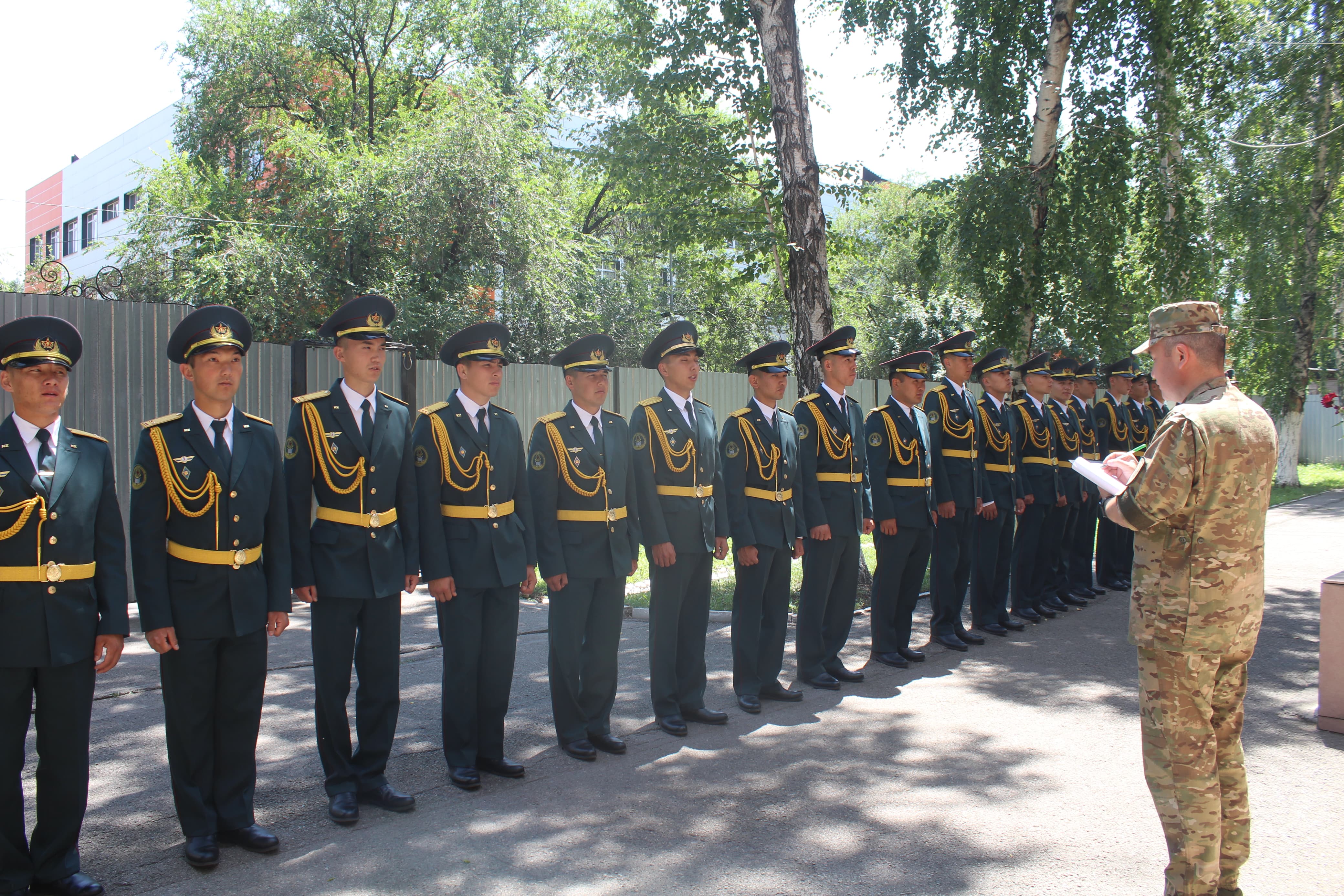 Ulandyqtar ofıserler qataryn tolyqtyrdy