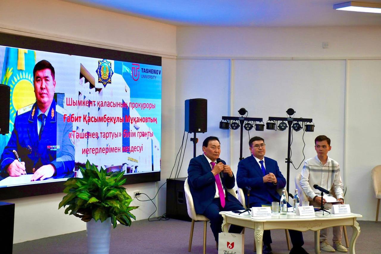 Prokýror «Táshenev tartýy» bilim granty ıelerimen kezdesti