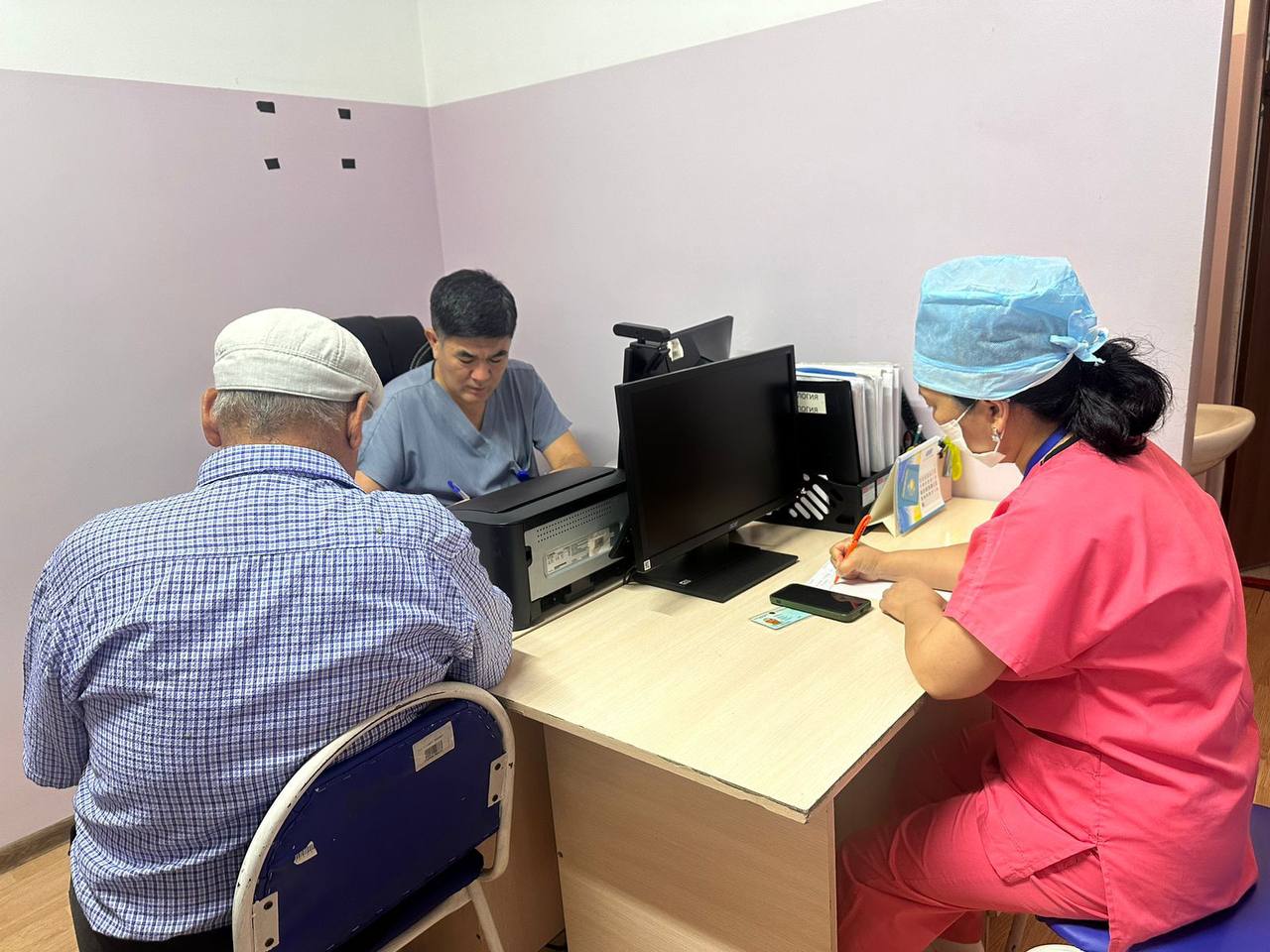 Onkologtar moıyn jáne bas obyryn anyqtaýǵa qatysty tegin keńes berdi