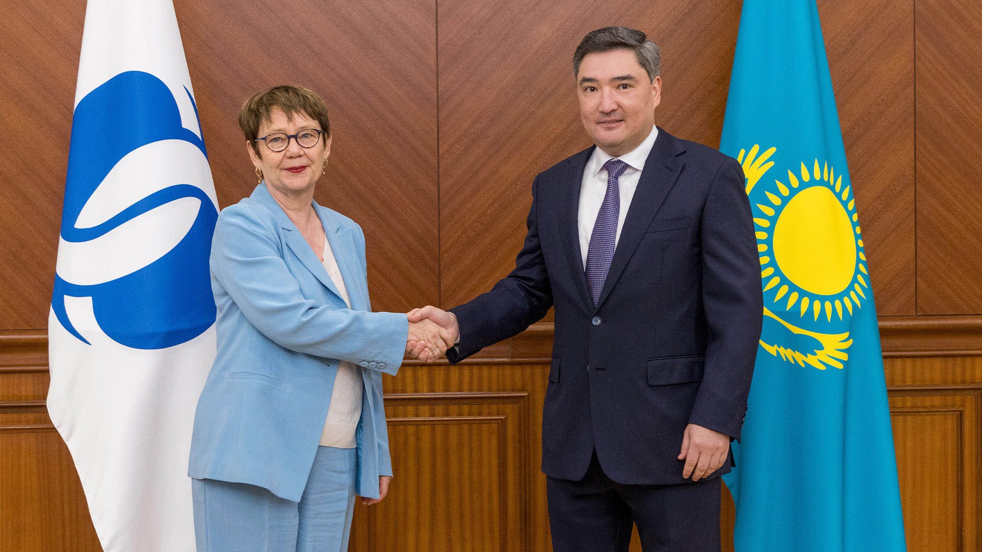 Oljas Bektenov EQDB prezıdentimen kezdesti