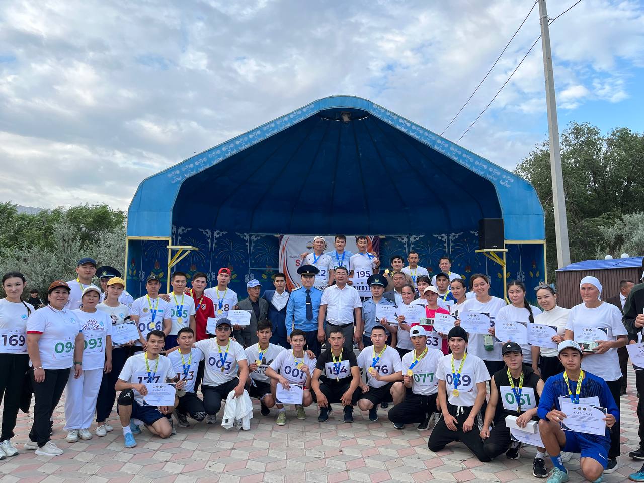 Nashaqorlyqqa qarsy jappaı júgirý marafony ótti