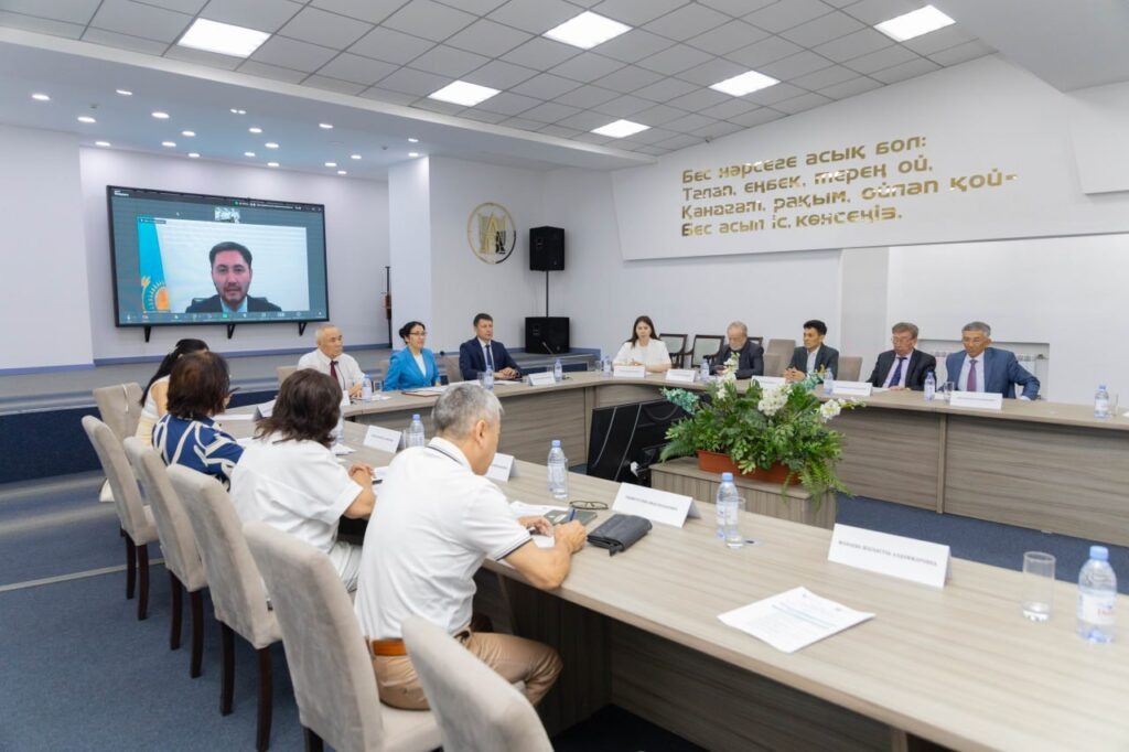 Semeıde Ulttyq quryltaı sheshimderi talqylandy