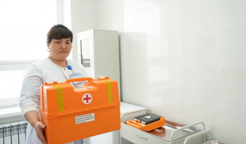 Aýyl emhanasy kadrmen tolyǵyp jatyr