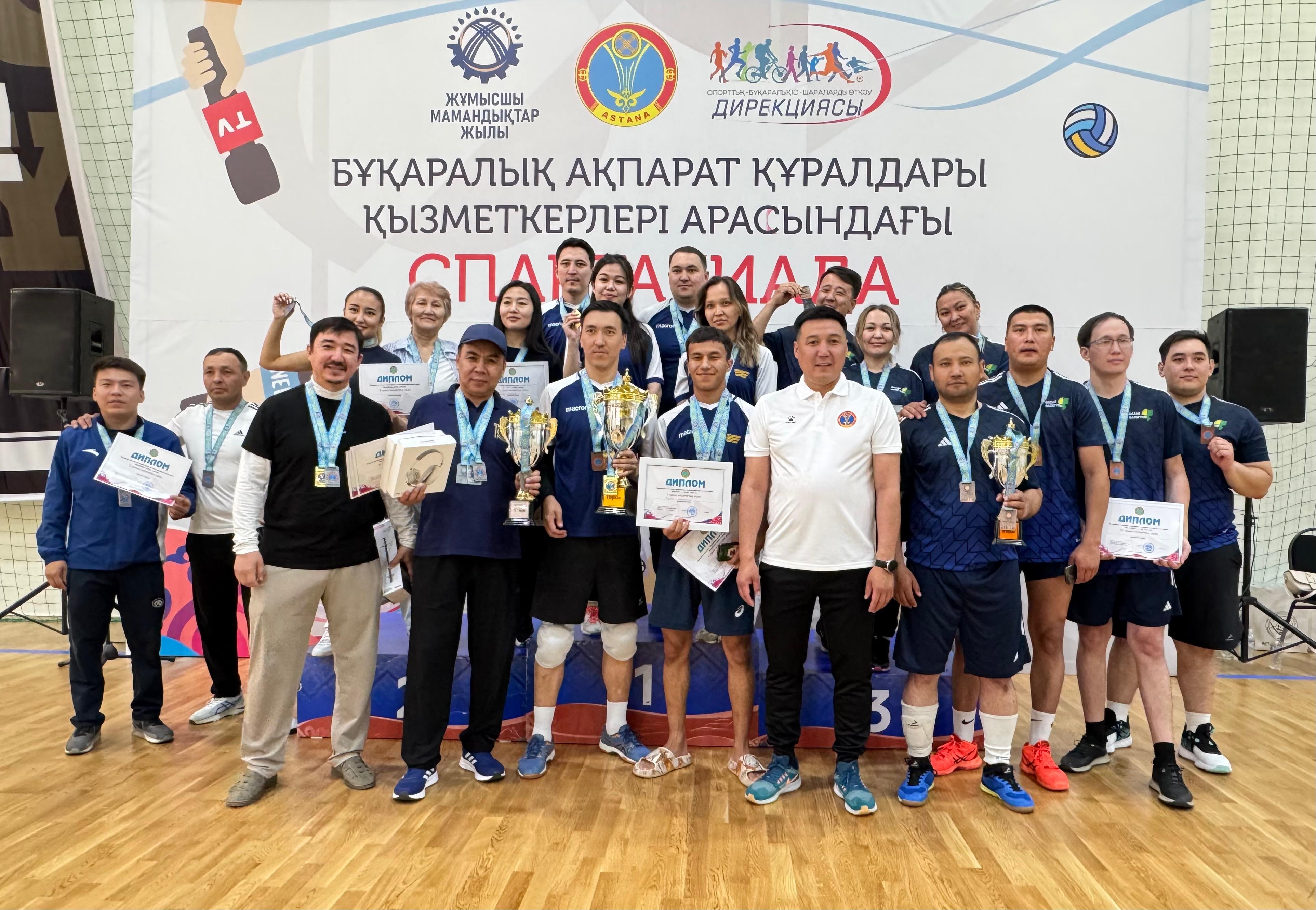 «Egemendikter» – úzdikter qatarynda