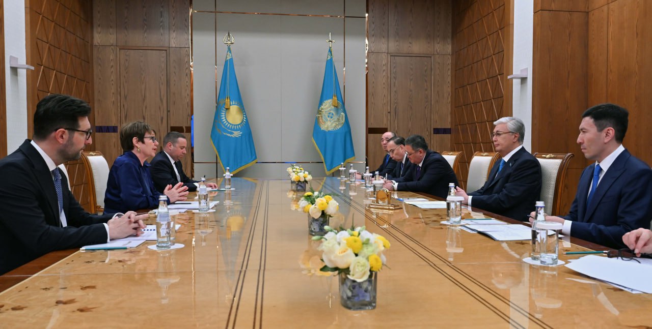 Prezıdent Odıl Reno-Bassomen pikir almasty