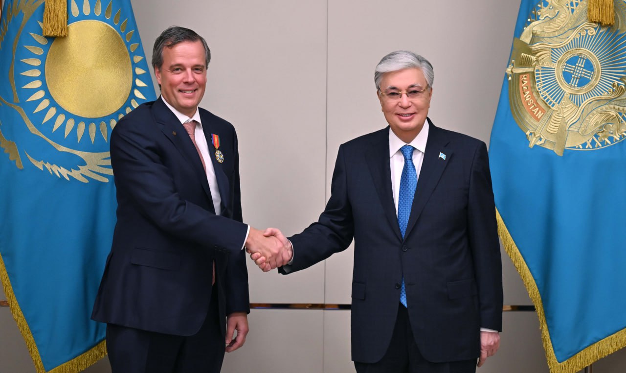 Prezıdent ekijaqty kezdesýler ótkizdi