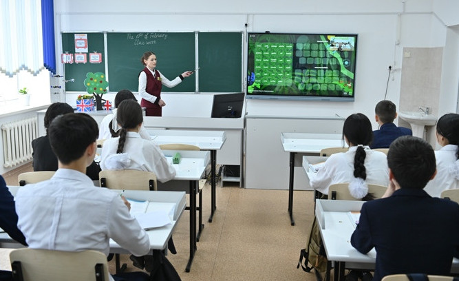 Dırektorlardyń júktemesi zańmen rettelýi tıis – Saýryqov