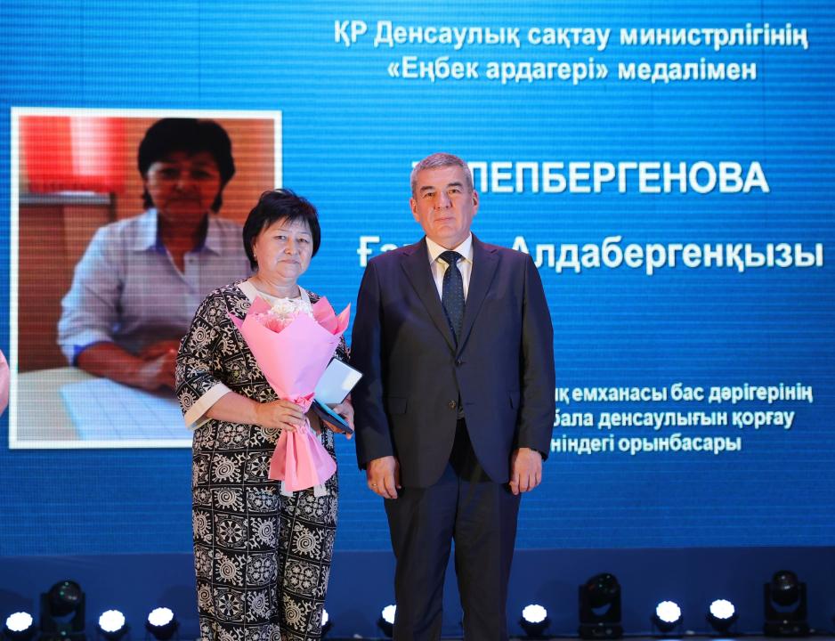 Medısına qyzmetkerlerine qurmet kórsetildi