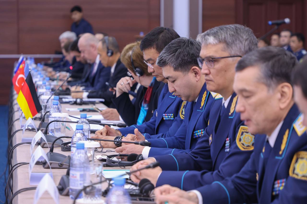 Bas prokýratýrada esirtki bıznesiniń jahandyq syn-qaterlerin talqylady