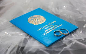 Elimizde eń kóp neke tamyz aıynda tirkeledi