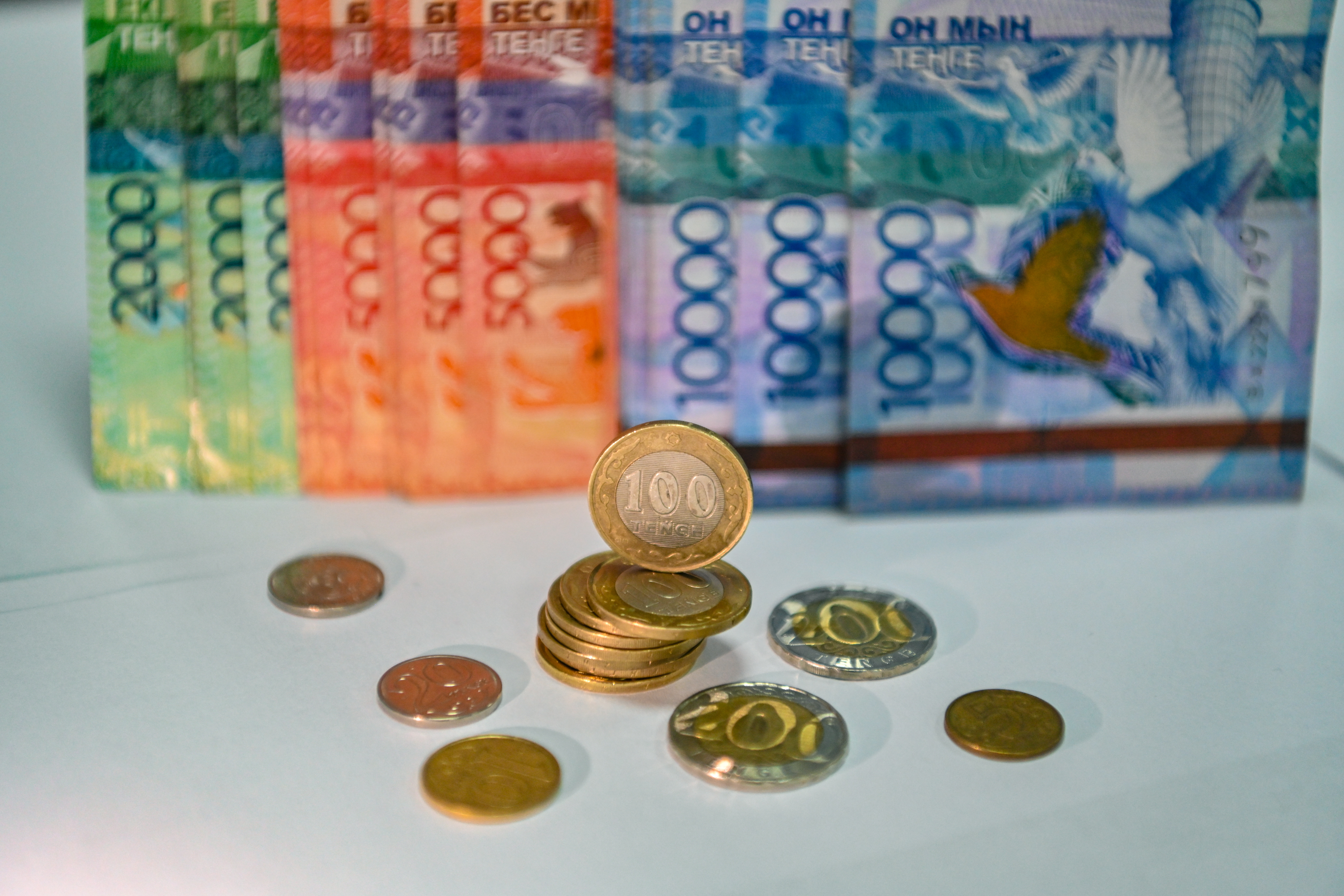 Atyraýda 6 aıda tutynýshylardyń 24,6 mln teńgesi qaıtaryldy