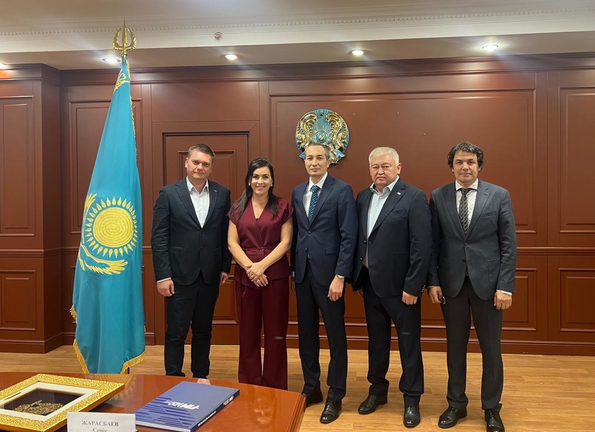 FIM ókili Nıta Korhonen Astanaǵa resmı saparmen keldi