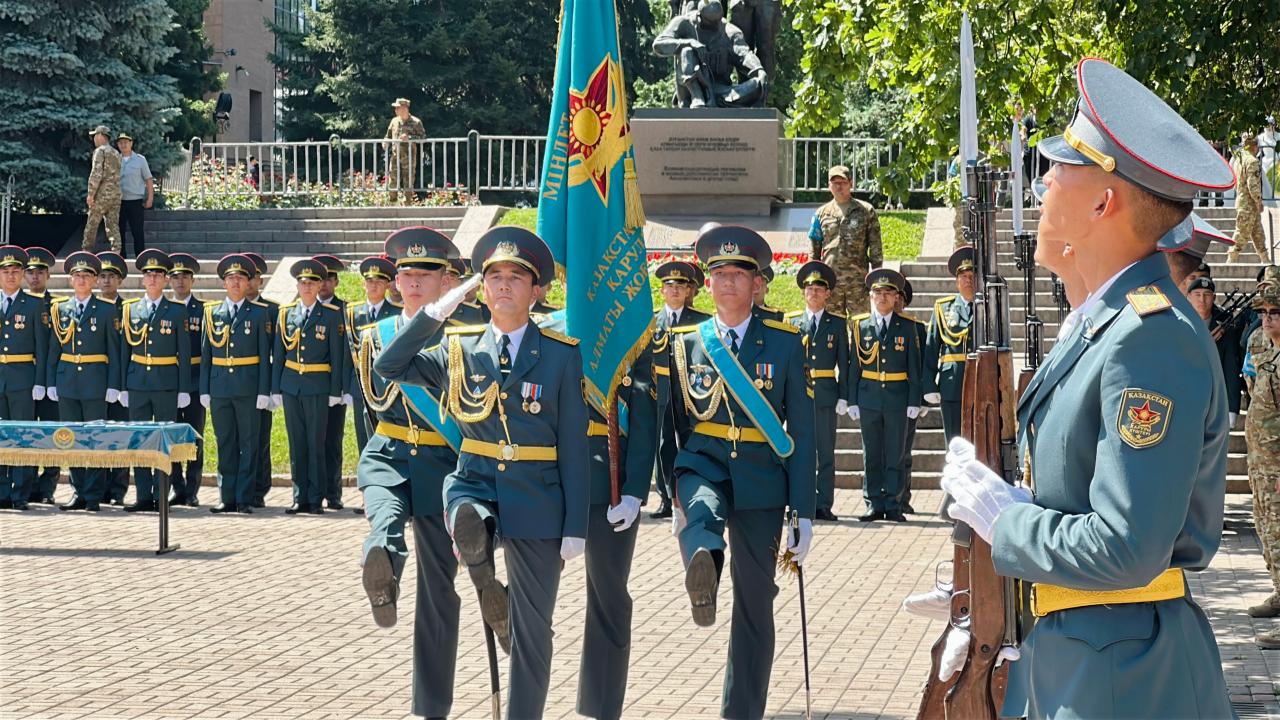 Almatyda 210 jas leıtenant áskerı ınstıtýtty támamdady
