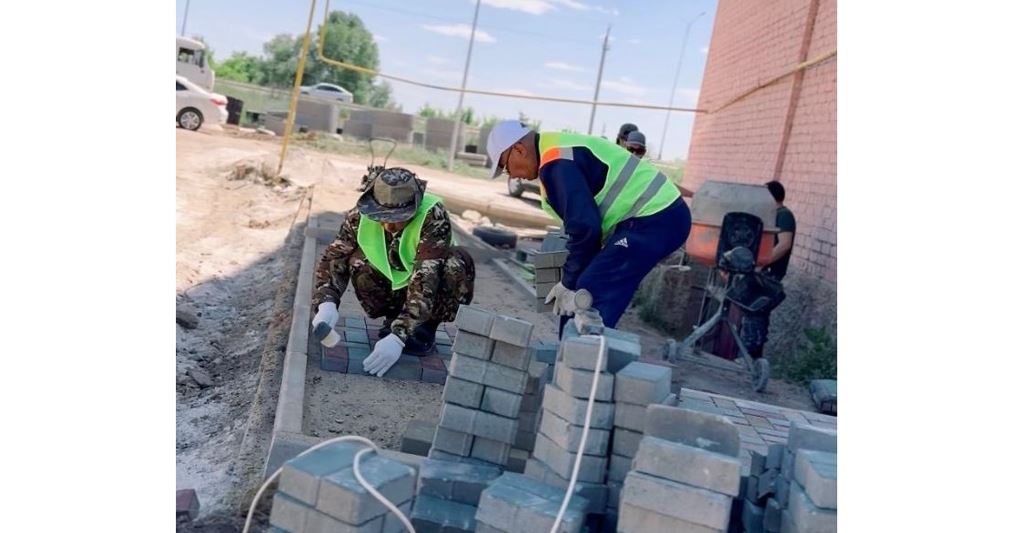 Aqtóbede kópqabatty úılerdiń aýlasy abattandyryldy