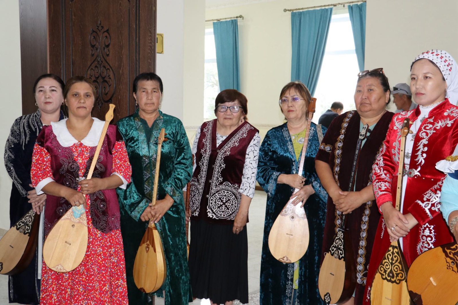 Qaratóbede áýesqoı dombyrashylar baıqaýy ótti