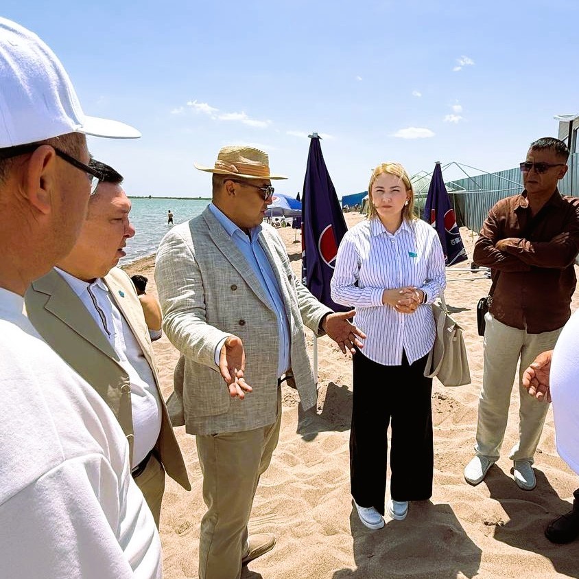 Májilis depýtaty Talǵar men Qonaevtaǵy týrıstik nysandardy aralady