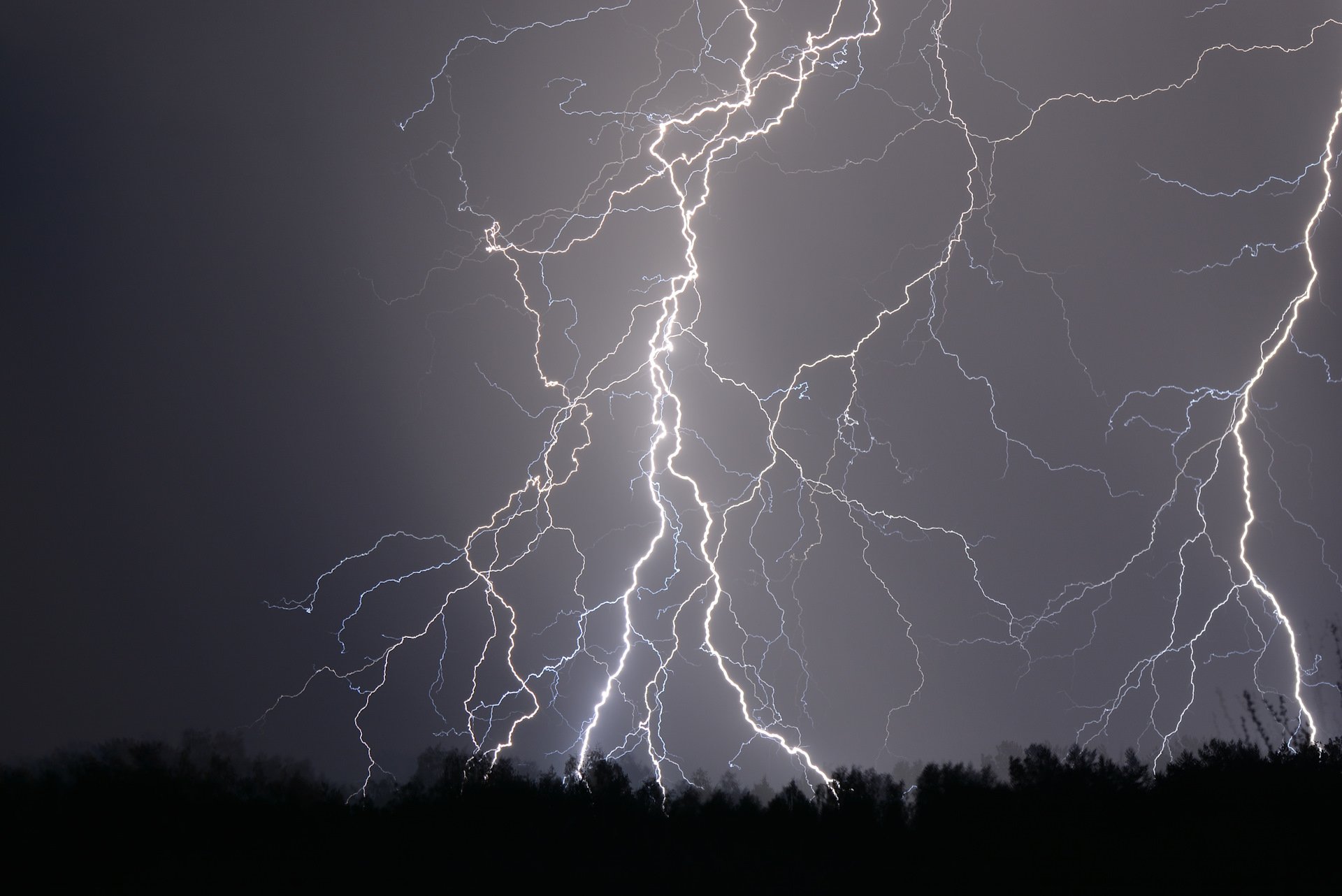 Naızaǵaı qalaı paıda bolady?