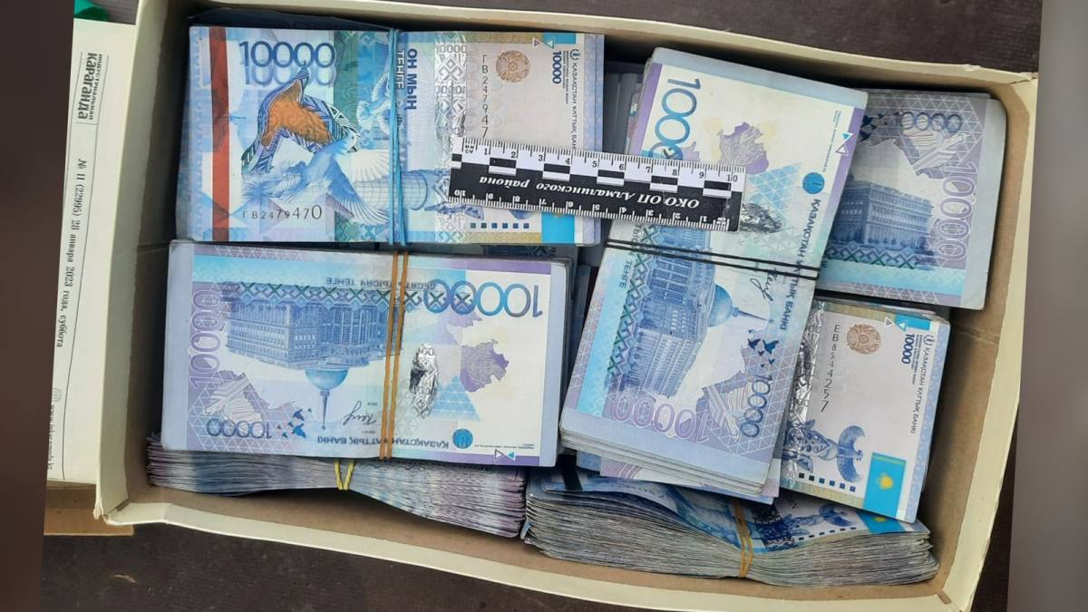 Eki sheteldik zeınetkerdi aldap, qomaqty qarjysyn ıemdengen