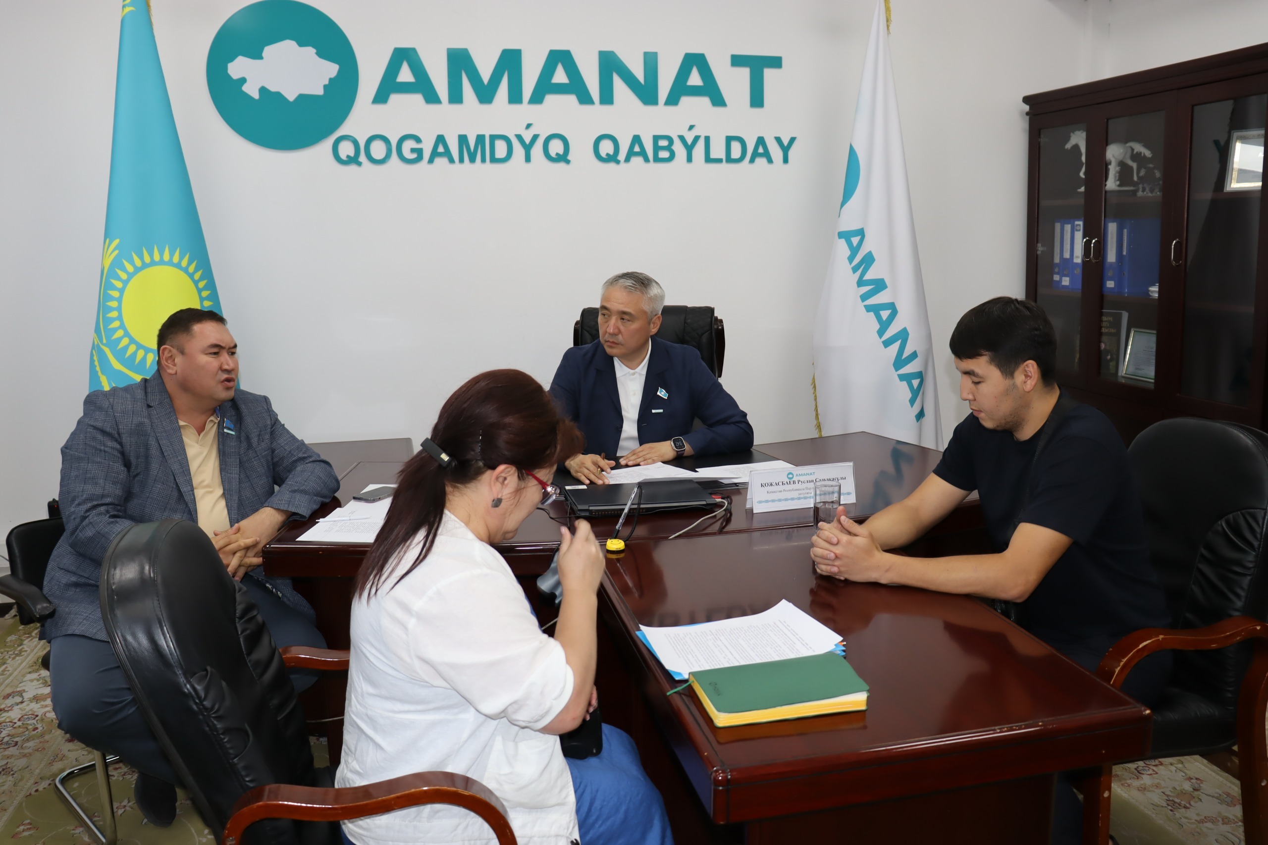 Májilis depýtaty Jetisý turǵyndaryn qabyldady