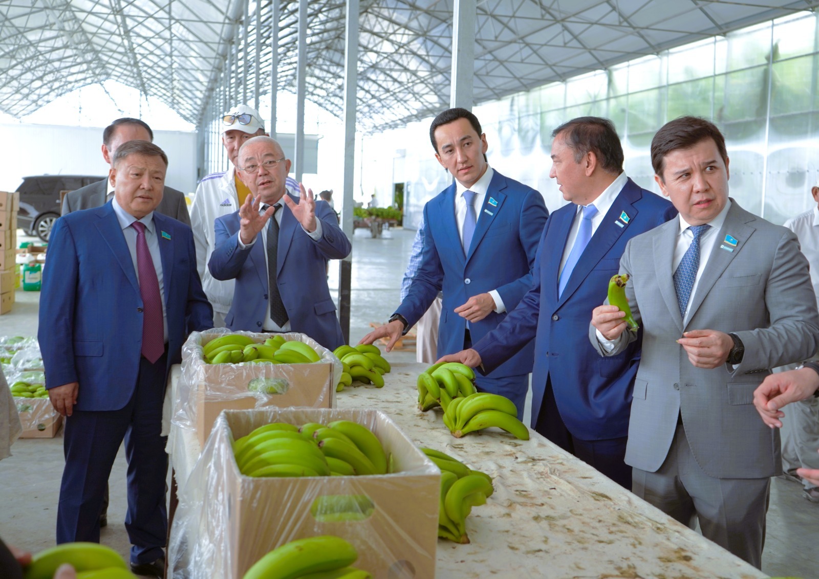 Depýtattar Túrkistan oblysynyń sharýalarymen júzdesti