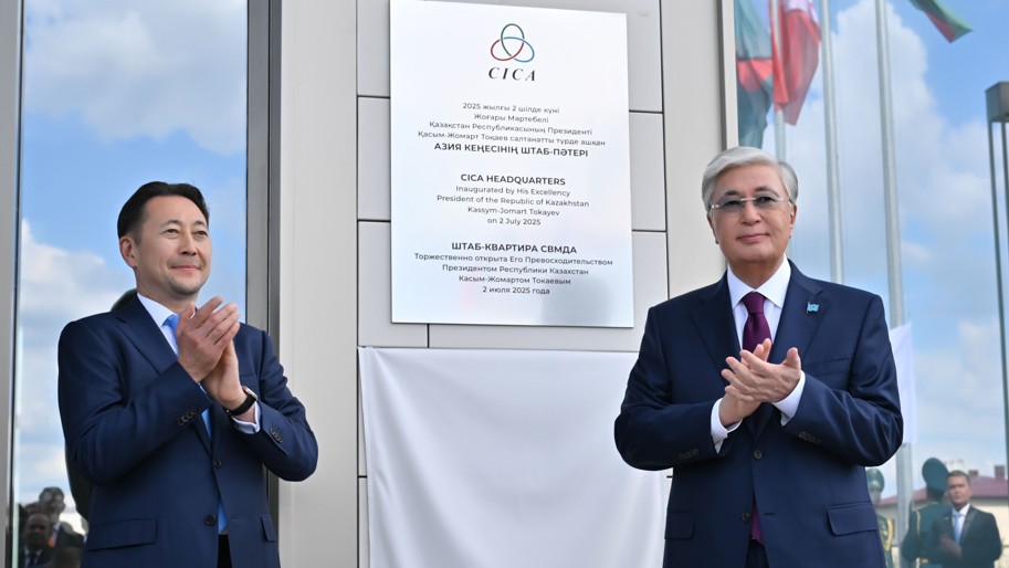 Memleket basshysy AО́SShK shtab-páterine bardy