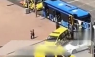 Astanada jolaýshylar avtobýsy apatqa ushyrady