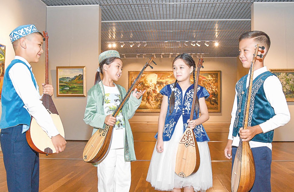 «Dombyram –  eki ishekti, betiń qaqpaq»