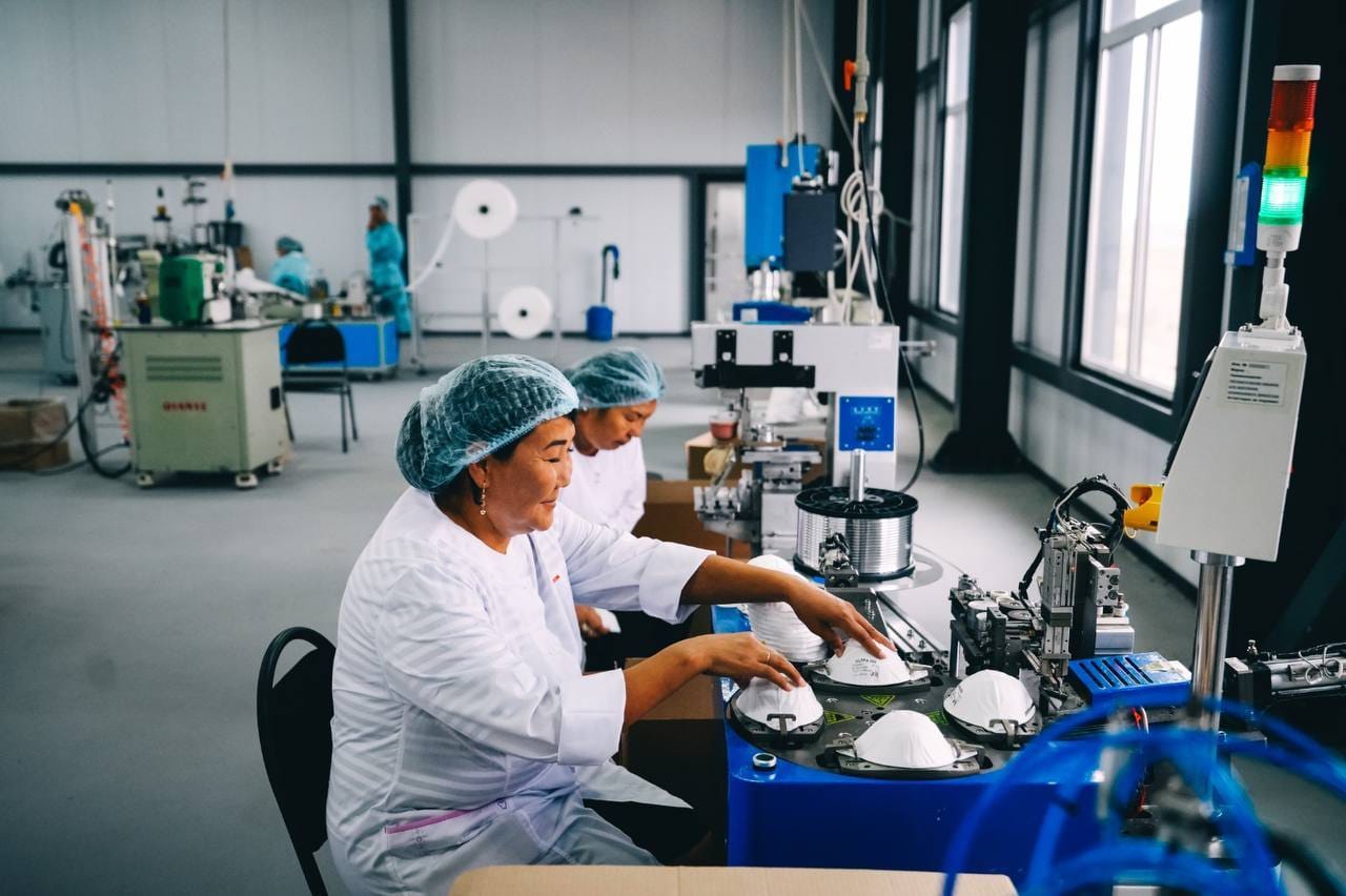 Ulytaý oblysynda respırator shyǵaratyn zaýyt ashyldy