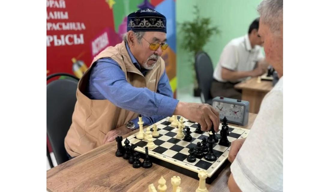 Zeınetkerler arasynda shahmattan týrnır ótti