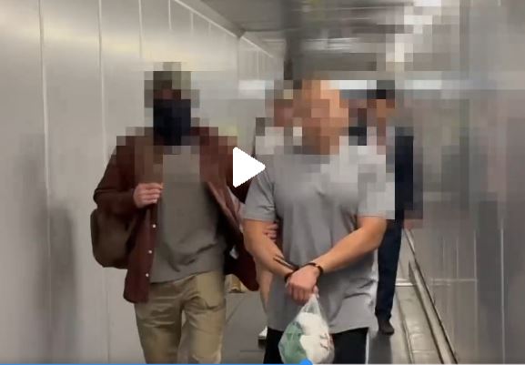 12 jyl boıy jasyrynyp júrgen kúdikti Dýbaıdan elge qaıtaryldy