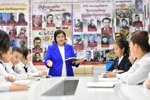 «Úzdik pedagogke» 3,9 mıllıon teńge beriledi