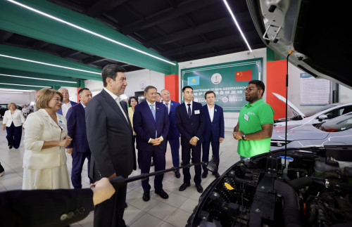 ShQTÝ avtoónerkásiptegi ǵylymı ázirlemeler ortalyǵyna aınalýǵa tıis - Erlan Qoshanov