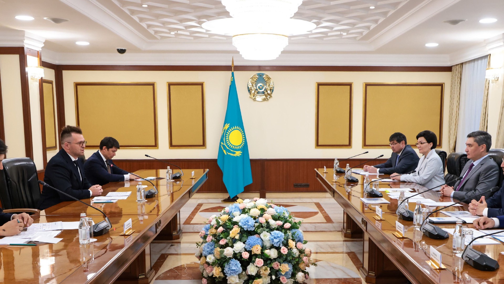 Úkimette sıfrlyq servısterdi damytý máselesi talqylandy