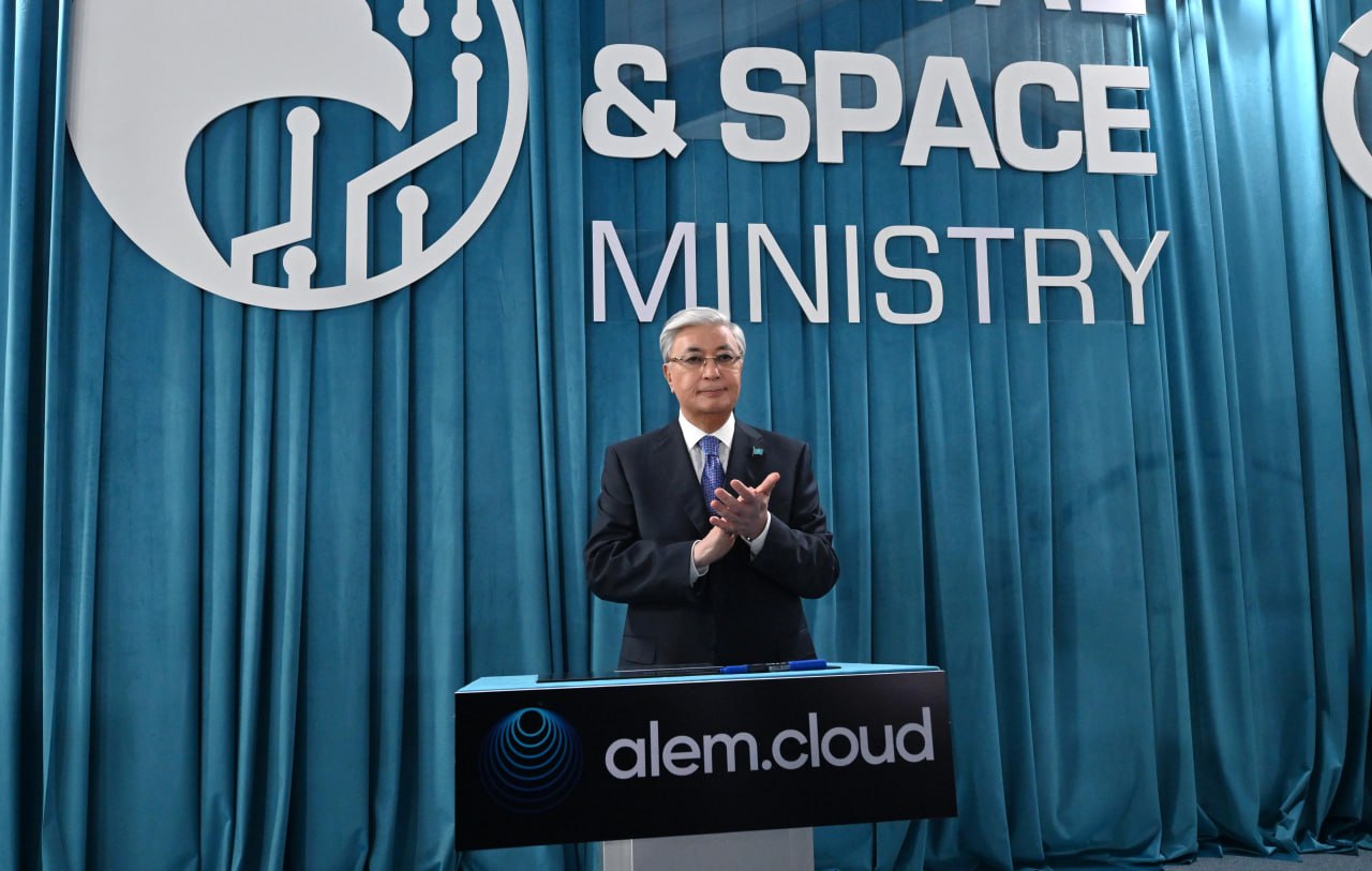 Memleket basshysy sýperkompıýterdi iske qosý rásimine qatysty