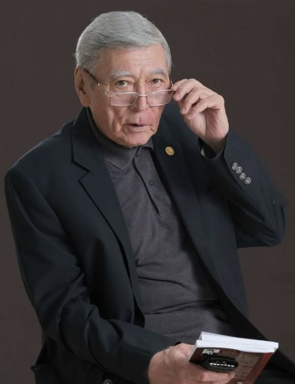 Qasıeti men eńbegi urpaqqa ónege