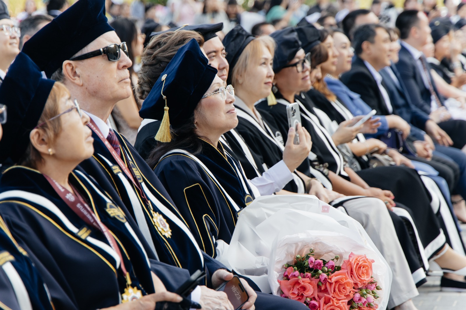 Maqsut Narikbayev University túlekterine dıplom tabystaldy