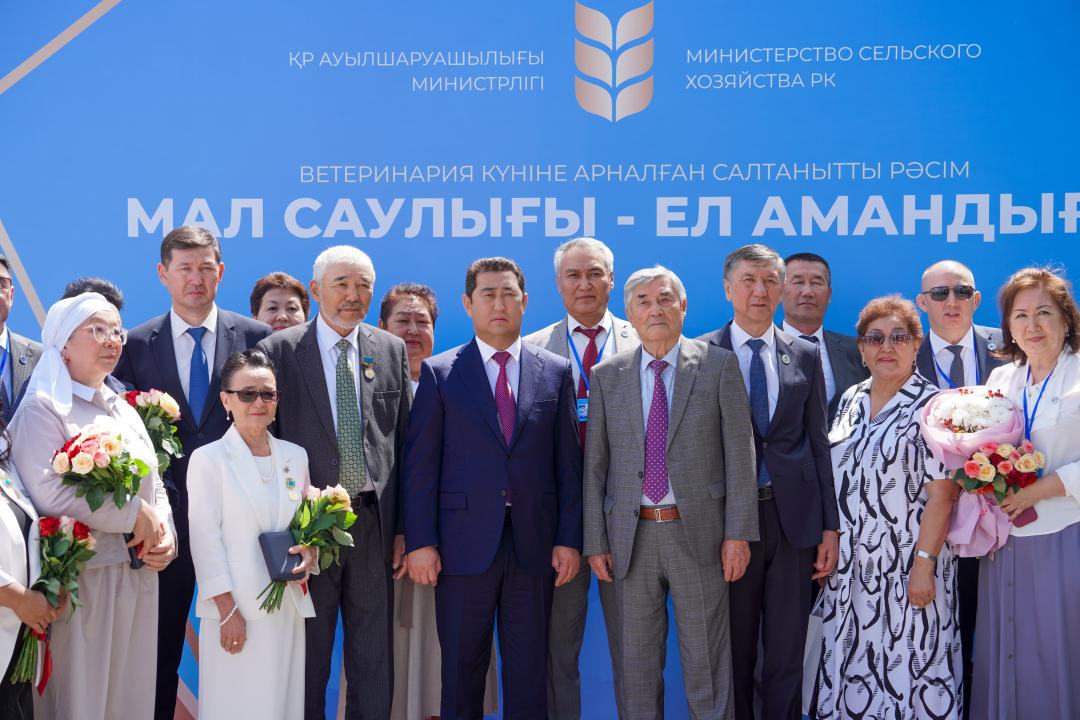 Veterınarııa salasynyń úzdik mamandary marapattaldy