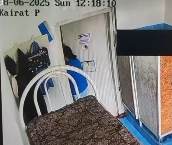 Perızat Qaırat tergeý ızolıatorynda soqqyǵa jyǵyldy ma? Polısııa jaýap berdi (vıdeo)