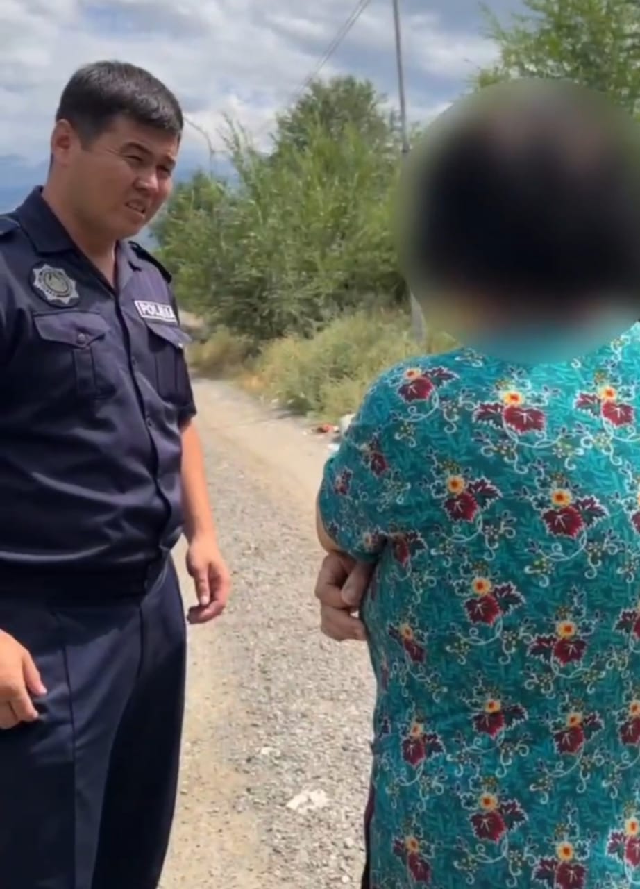 Qarasaı aýdanynda polısııa áıeldi ajaldan aman alyp qaldy