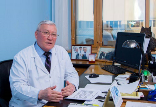 Jaqsylyq DOSQALIEV,  professor:  Adam óziniń ary aldynda taza bolýǵa tıis