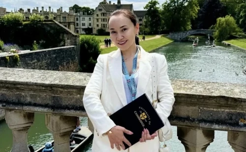 Sotta Perızat Qaırattyń joǵary bilimi joqtyǵy aıtyldy