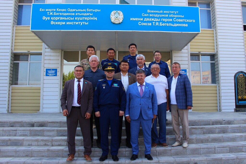 Áskerı bilimge – eldik kózqaras