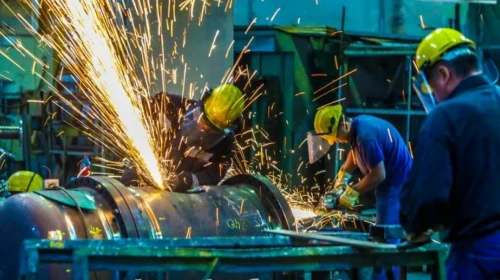 Shıkizat baǵytynan ketý: Qazaqstanda óńdeý ónerkásibiniń úlesi ósýde