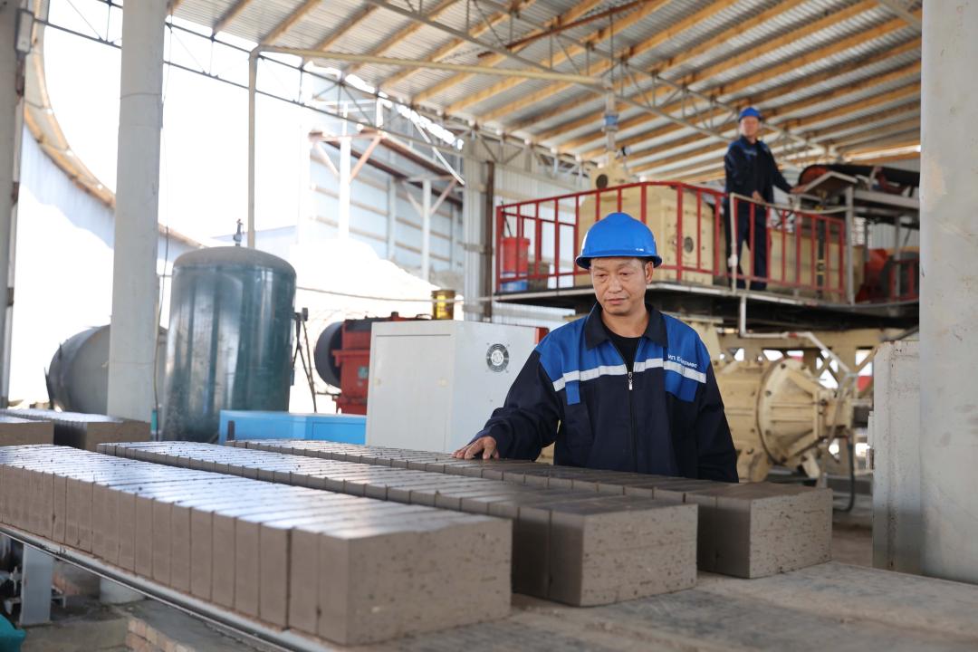 Zamanaýı kirpish zaýyty  iske qosyldy