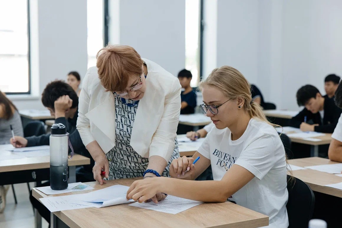 Atyraýda Gýbkın ýnıversıteti fılıalyna qabyldaý emtıhany bastaldy