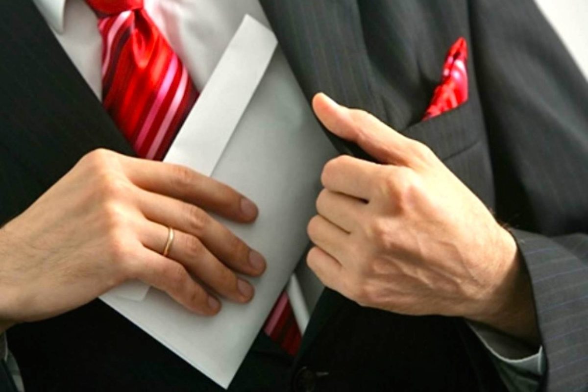 Shymkent jastar teatrynyń dırektory bıýdjet qarjysyn jymqyrǵan