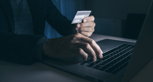 Karta berseńiz túrmege túsesiz