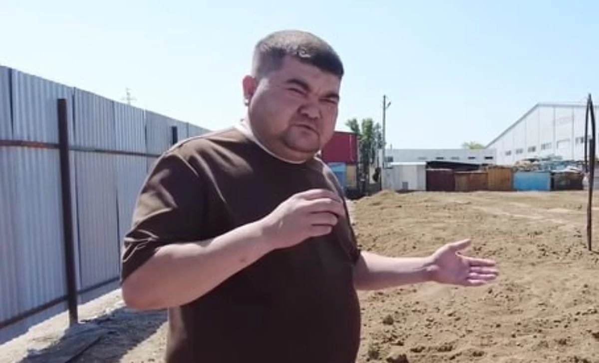 UQK shendilerde aqsha bopsalaǵan oraldyq blogerdi ustady